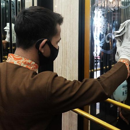 Blitz Hotel Batam Near Sultan Mahmud Ri'Ayat Shah Sekupang Buitenkant foto