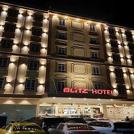 Blitz Hotel Batam Near Sultan Mahmud Ri'Ayat Shah Sekupang Buitenkant foto