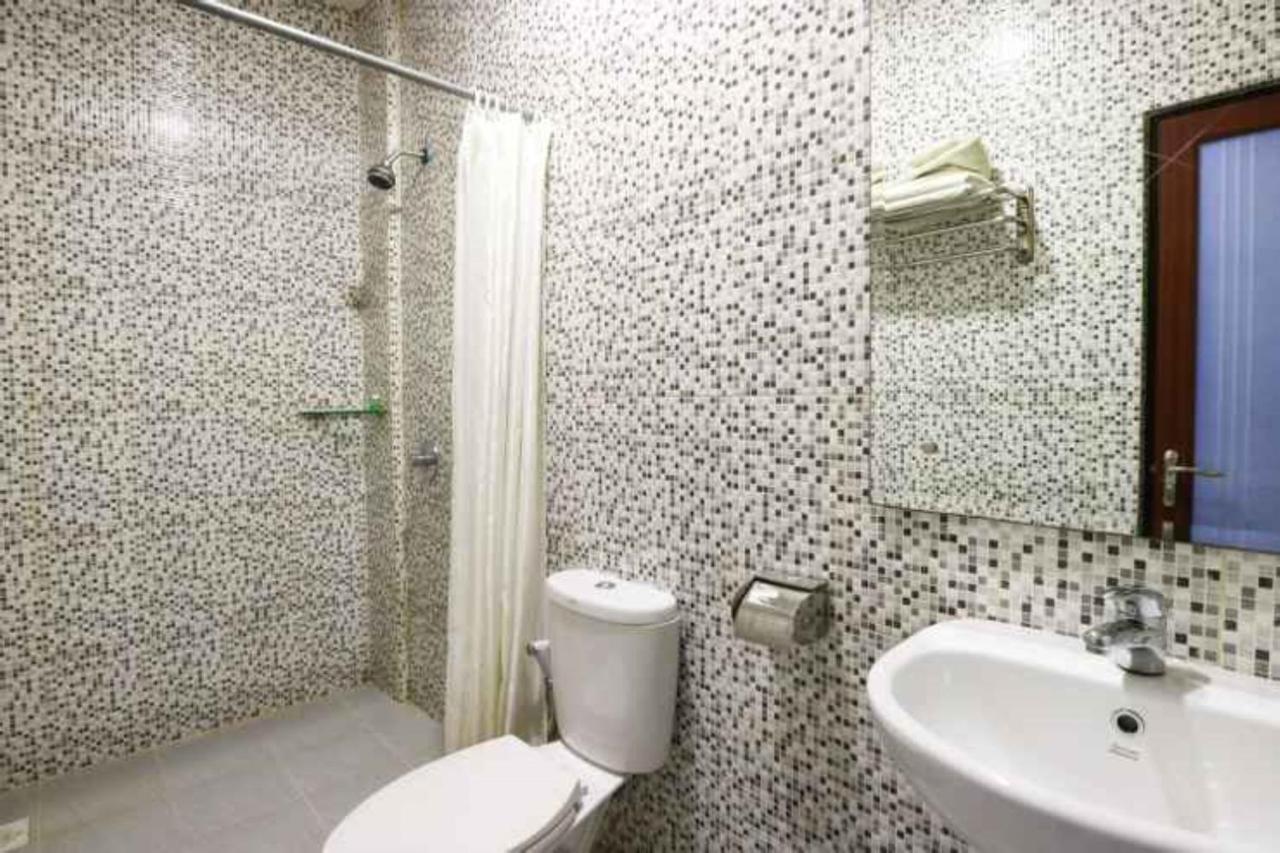 Blitz Hotel Batam Near Sultan Mahmud Ri'Ayat Shah Sekupang Buitenkant foto
