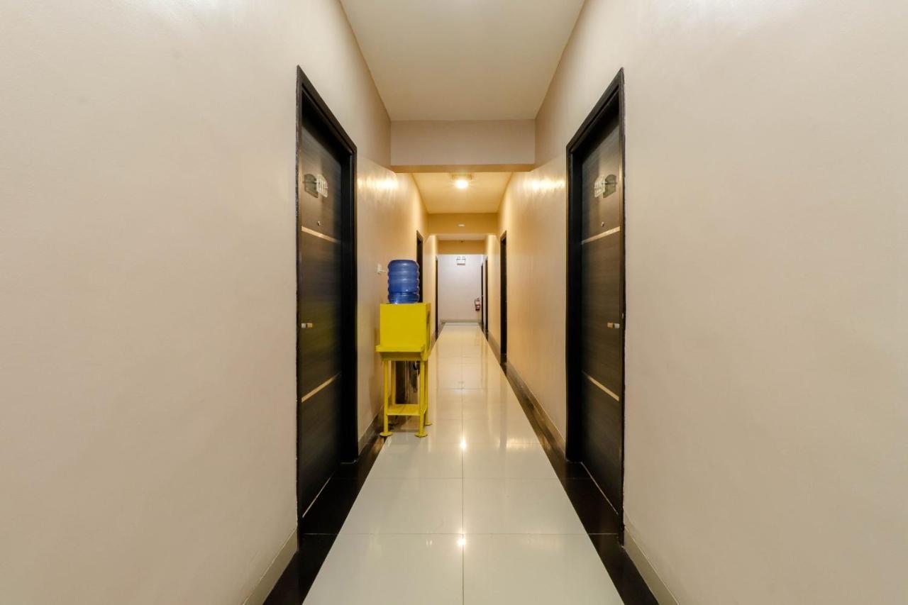 Blitz Hotel Batam Near Sultan Mahmud Ri'Ayat Shah Sekupang Buitenkant foto