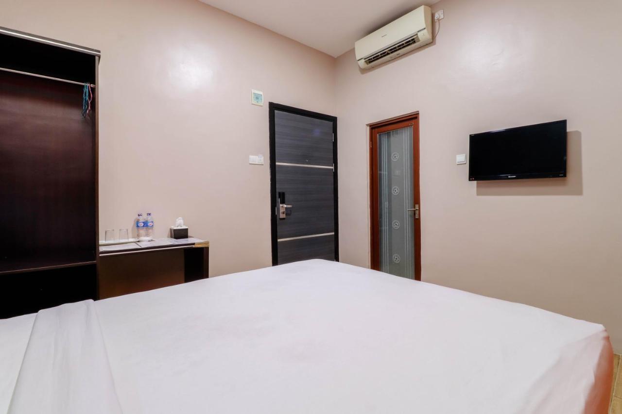 Blitz Hotel Batam Near Sultan Mahmud Ri'Ayat Shah Sekupang Buitenkant foto