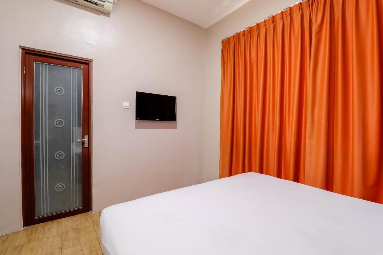 Blitz Hotel Batam Near Sultan Mahmud Ri'Ayat Shah Sekupang Buitenkant foto
